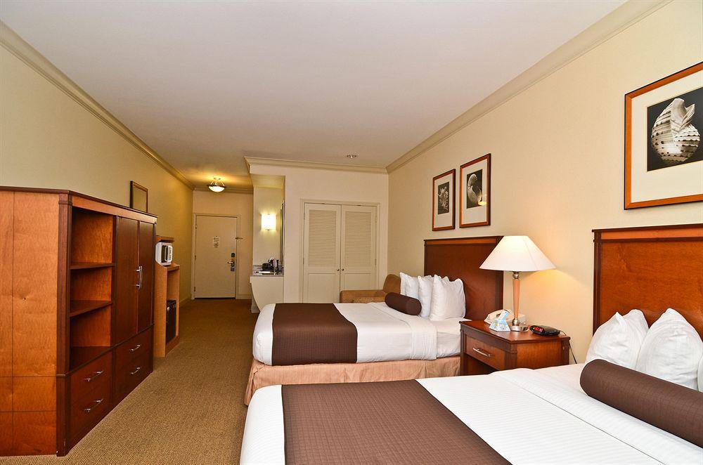 Best Western Plus All Suites Inn Santa Cruz Room photo